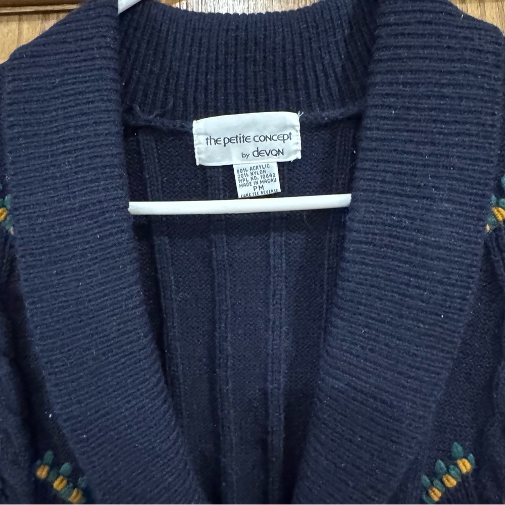 Vintage Petite Concept by Devon Embroidered Cable Knit Sweater Vest PM - Picture 7 of 8
